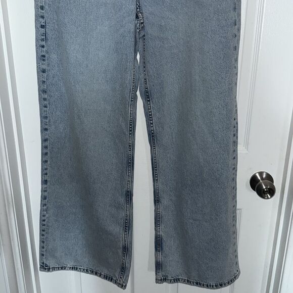 H&M Divided Women's light wash denim wide leg Jeans US 10 LIKE NEW - Picture 4 of 12